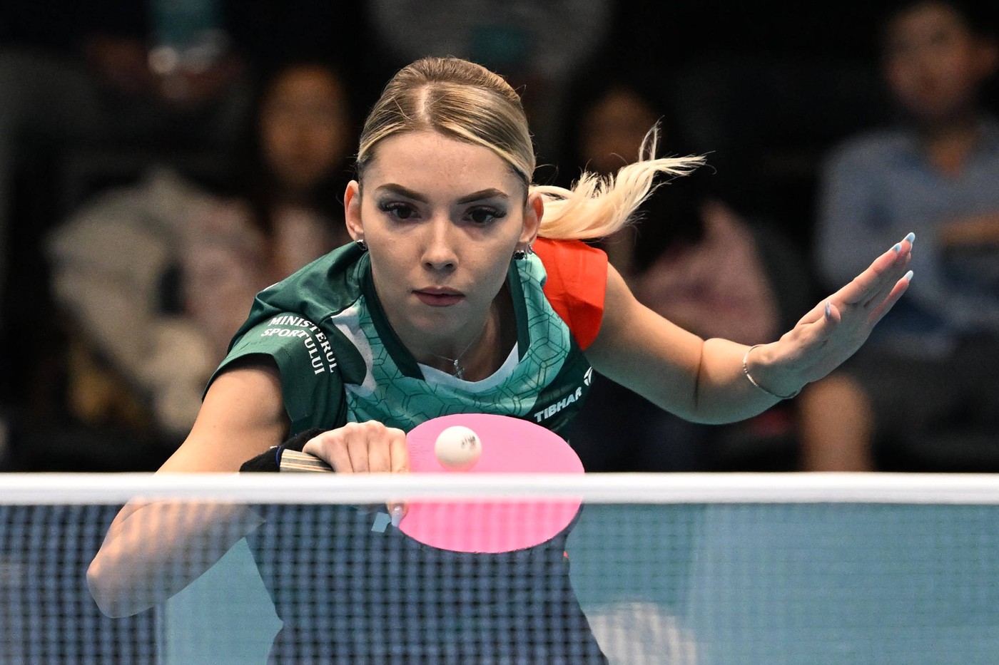 Bernadette Szocs la masa de tenis
