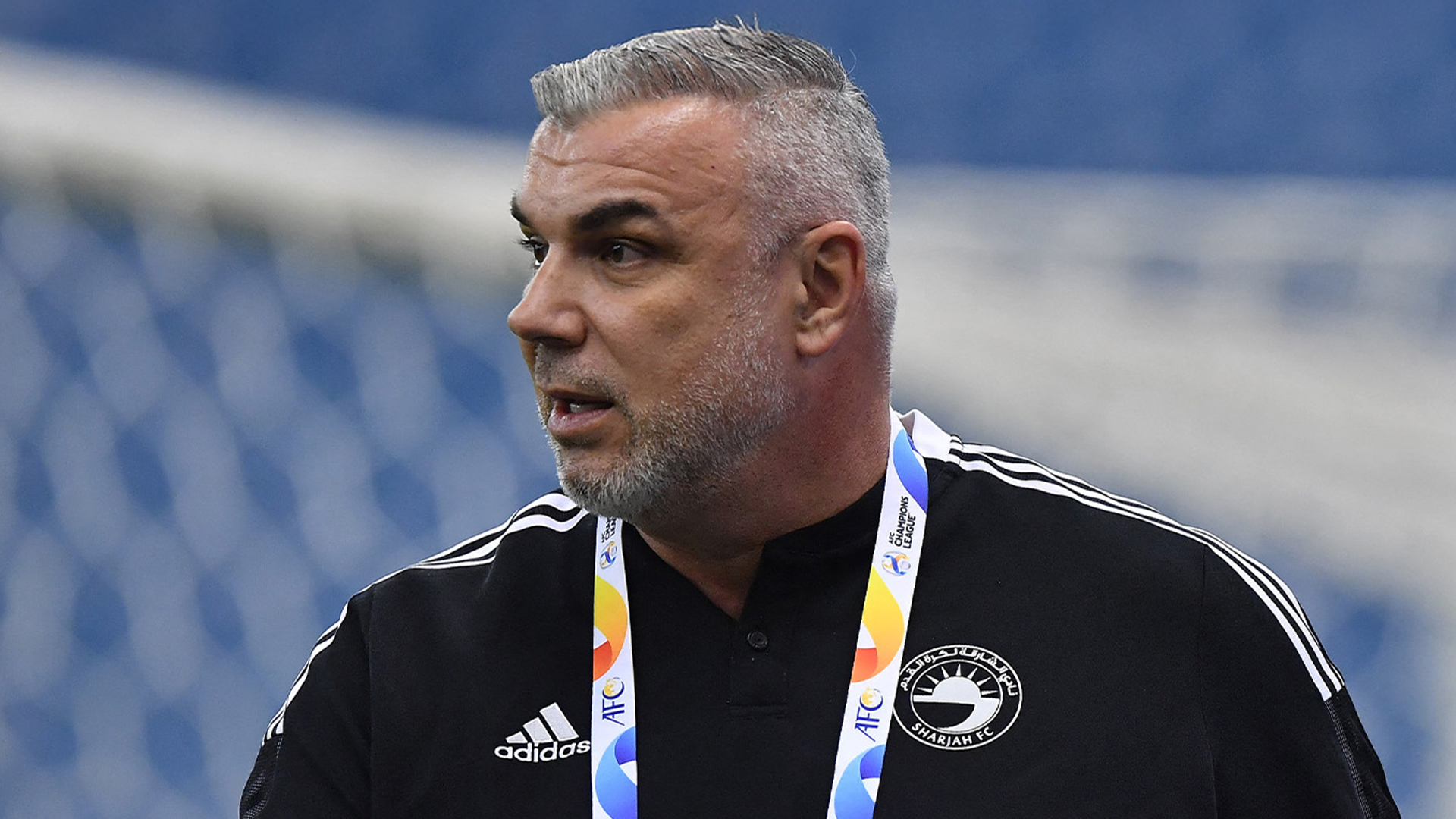 Cosmin Olăroiu pe terenul de fotbal