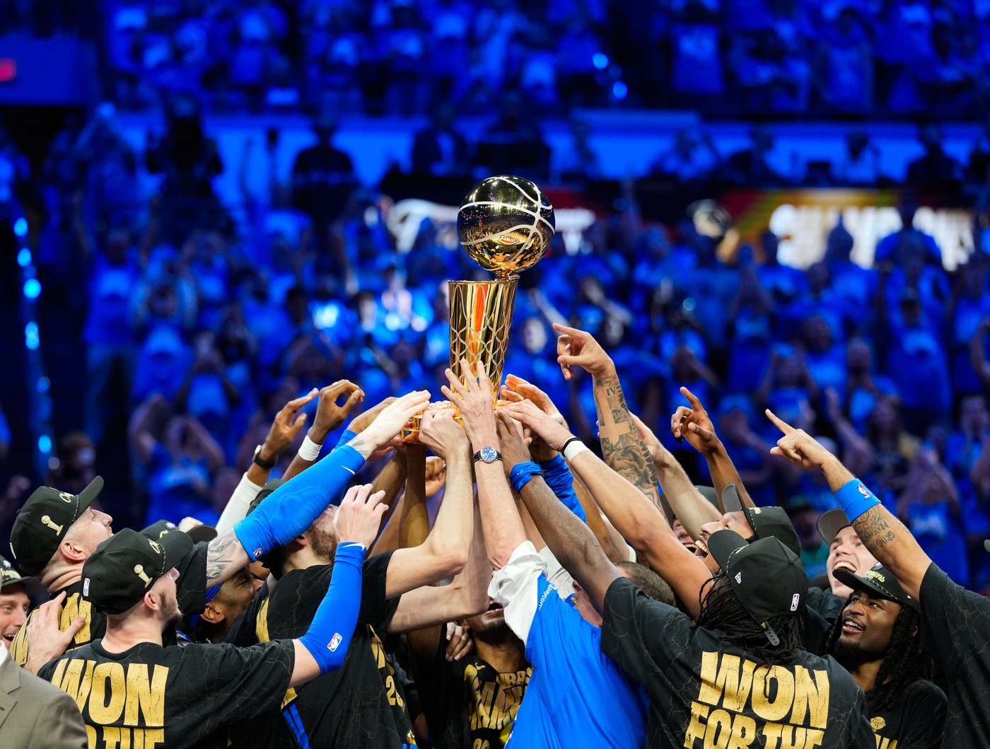 Oklahoma City Thunder își primește trofeul Larry O'Brien