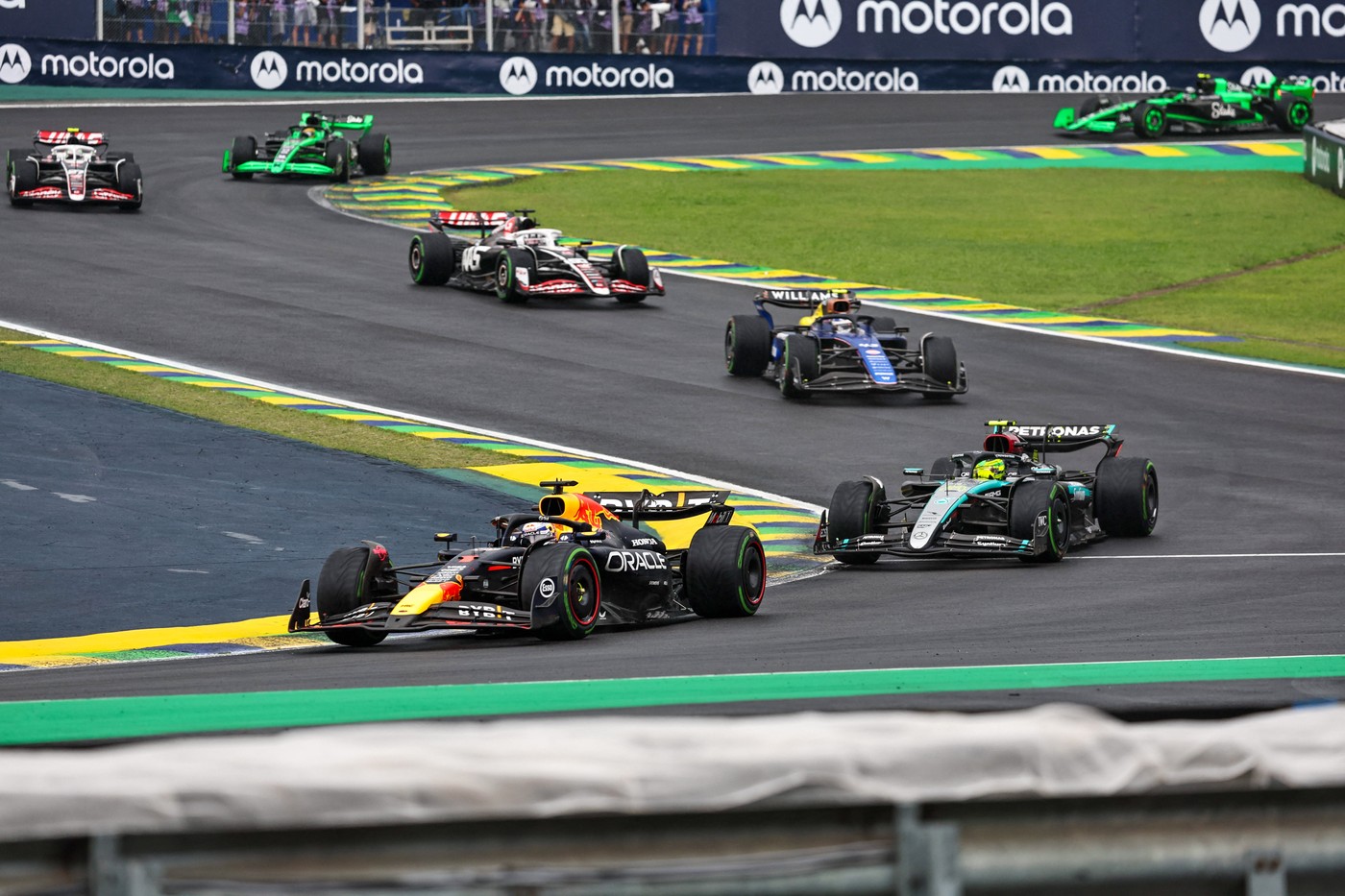 Monoposturi pe circuit